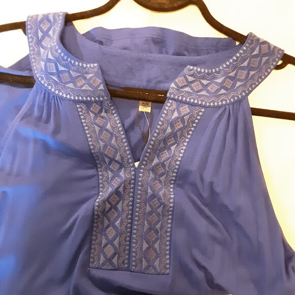 Cable & Gauge New! Blue Sleeveless Top Blouse Size Med. - Picture 8 of 13